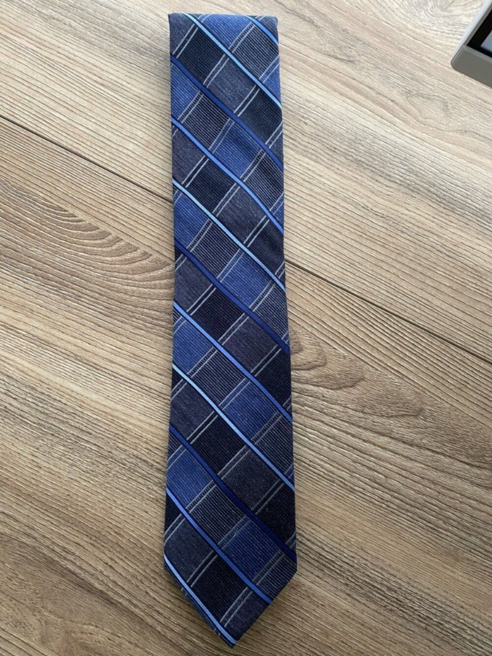Pronto Uomo Platinum Blue and Silver Geometric Pattern 100% Silk Tie